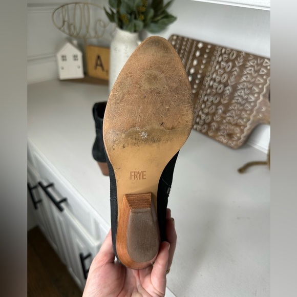 Frye Black Reina Leather Western Ankle Booties - Size 7.5M - Picture 9 of 10